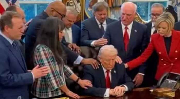 बर्बरता को धर्म का चोंगा ओढ़ाने का ट्रंपियापा